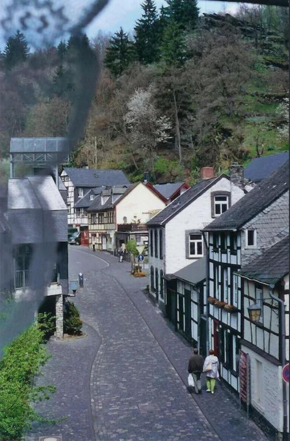 Boutique Fachwerkhaus Thirty Five Apartment Monschau Exterior photo